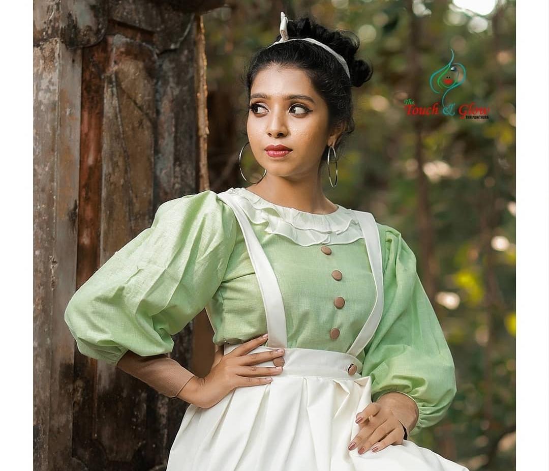 THE TOUCH AND GLOW BEAUTY PARLOUR AND MAKEUP STUDIO THRIPPUNITHURA
